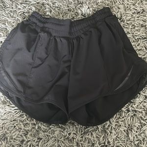 Lululemon hottie hot shorts 2.5 inch